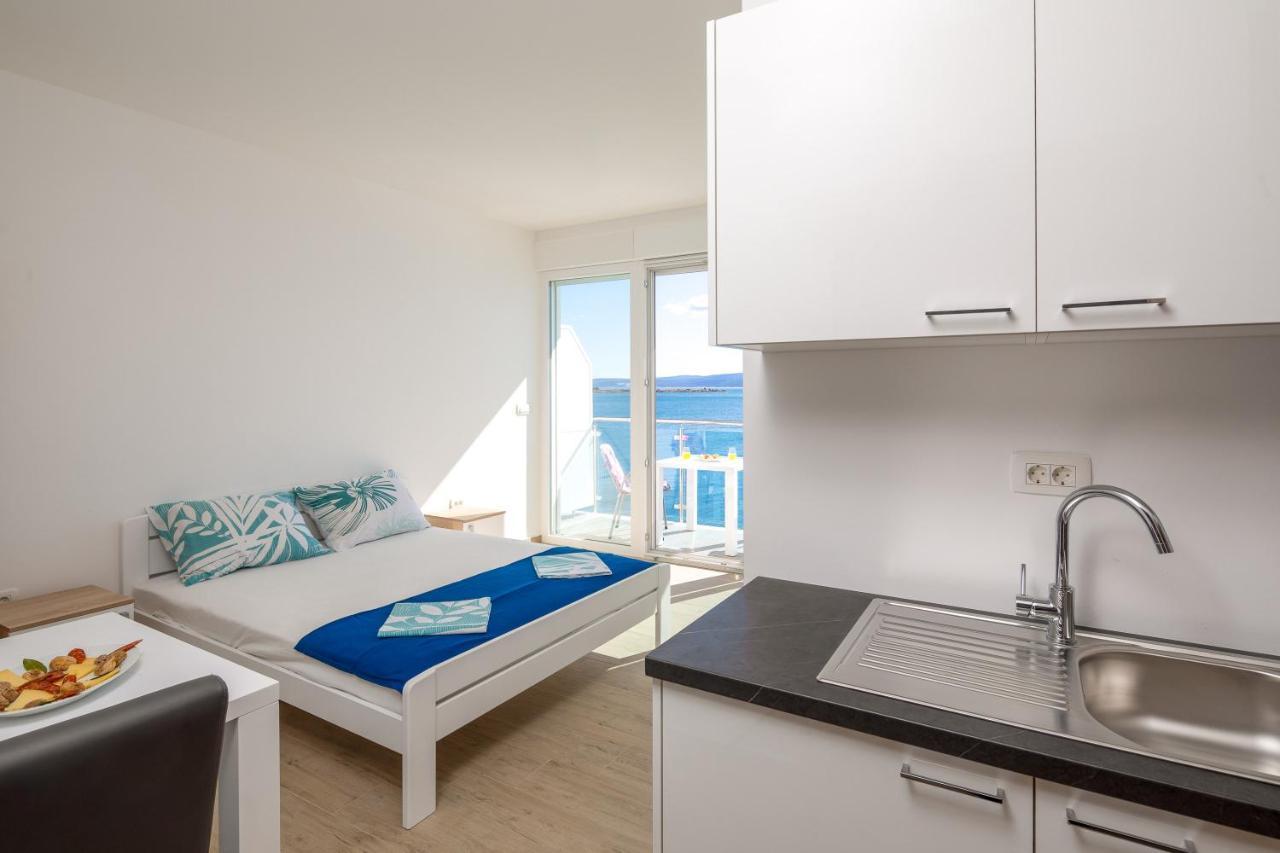 Апартаменты Absolute Beach Holidays Дуги-Рат Экстерьер фото