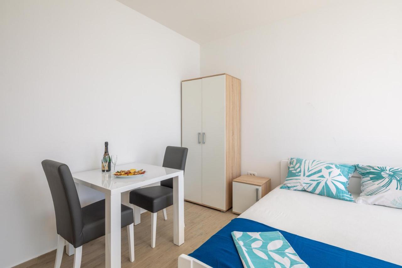 Апартаменты Absolute Beach Holidays Дуги-Рат Экстерьер фото